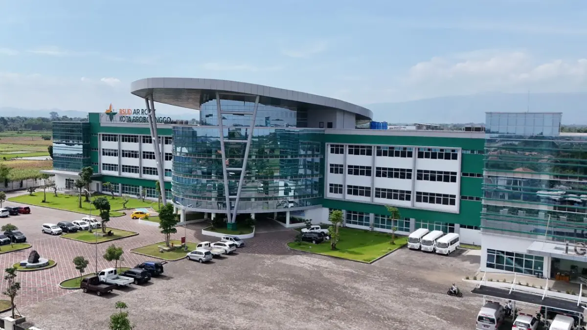 MEGAH : Kemegahan RSUD Ar Rozy tak mambuat masyarakat khawatir. Sebab RSUD ini bekerja sama dengan BPJS Kesehatan, BPJS Ketenagakerjaan, dan Jasa Raharja dalam menjamin pembiayaan layanan kesehatan.