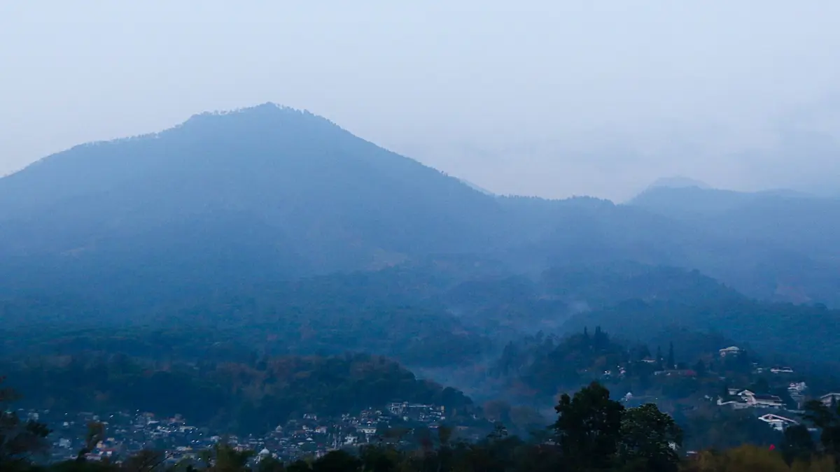 FAVORIT PENDAKI: Kawasan Gunung Arjuno-Welirang yang menjadi tempat favorit pendaki. Belum ada kepastian, sampai kapan jalur pendakian ini, kembali dibuka