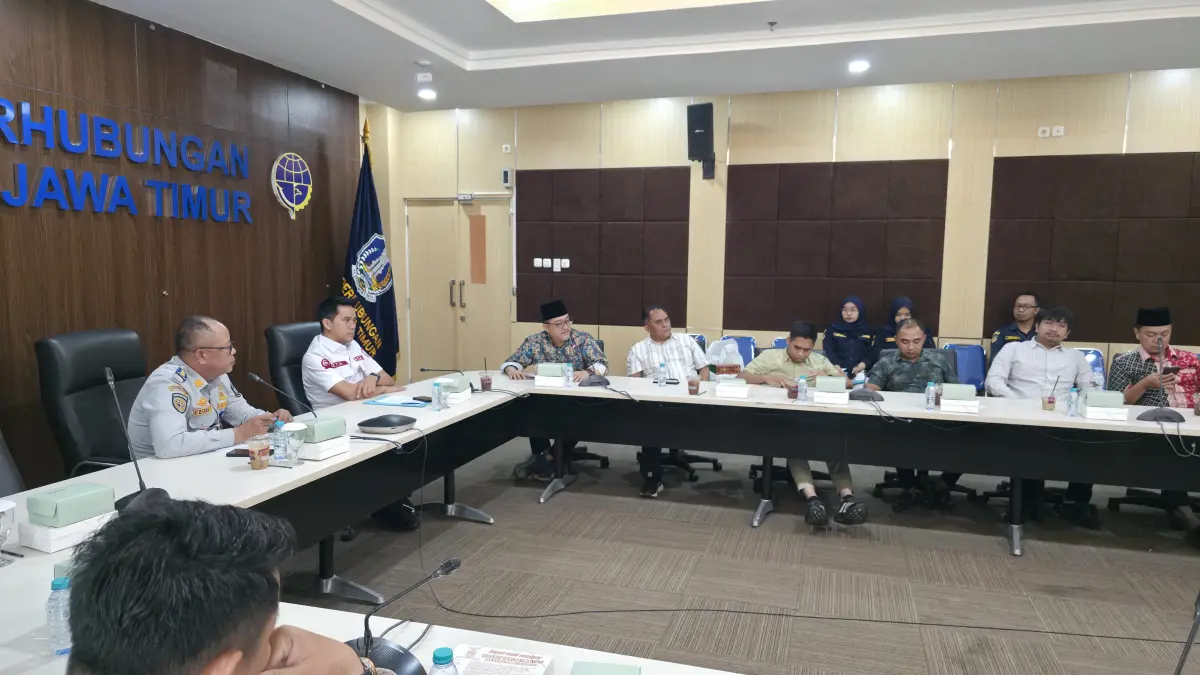 Rapat kerja antara DPRD Kabupaten Pasuruan dengan Dishub Provinsi Jatim mengenai layanan transportasi massal Trans Jatim. Dewan mendorong, agar layanan tersebut, bisa dioperasikan di Pasuruan. 