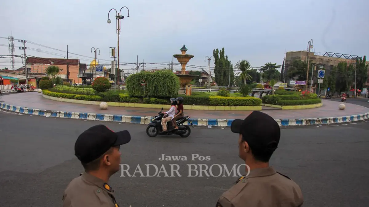 TITIK NOL: Gladak Serang di Kecamatan Kanigaran kini menjadi titik nol Kota Probolinggo. Menandakan berubahnya pusat pemerintahan ke Kecamatan Kanigaran. (Mokhamad Zubaidillah/ Radar Bromo)