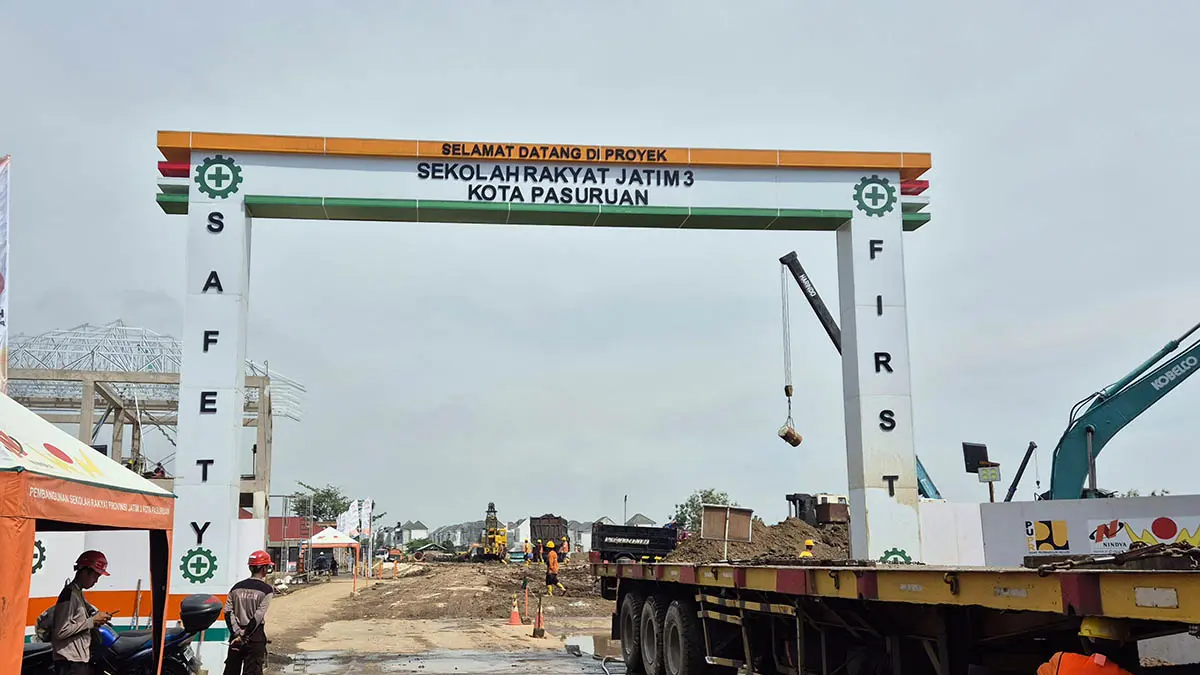 DIPACU: Proyek SR di Wironini, Kecamatan Purworejo, Kota Pasuruan, yang tengah dalam pengerjaan. (Fahrizal Firmani/Radar Bromo)