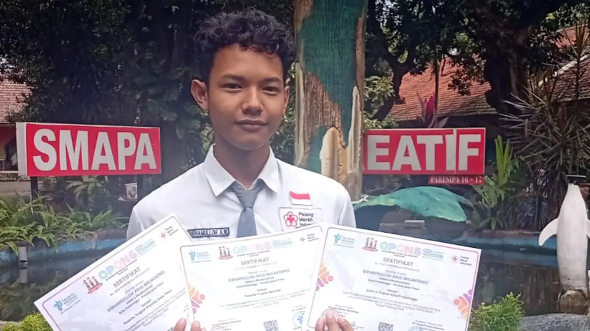 Birhamullah Ario Wicaksono, 16, siswa kelas XE SMA Negeri 4 Probolinggo mendapat Juara 3 Olimpiade PMR Online Nasional (OPON), Sabtu (7/2).