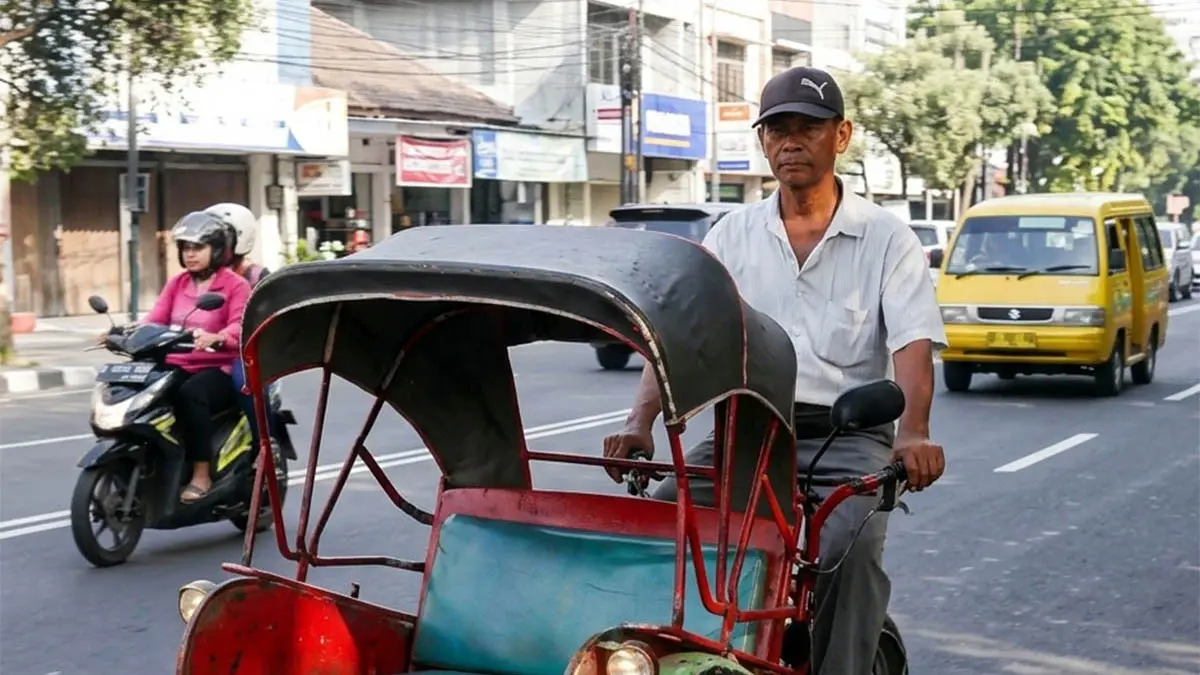 Ilustrasi becak motor. Gemini AI