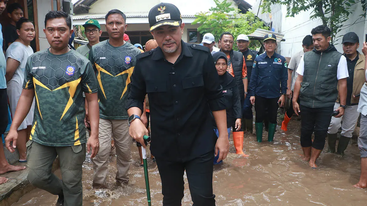 REALISASI: Bupati Probolinggo Moh Haris hari mengecek langsung wilayah terdampak bencana. Tahun ini bakal bupati Probilinggo bakal merealisasikan dana afirmasi kepada 163 desa.(Agus Faiz Musleh/Jawa Pos Radar Bromo)