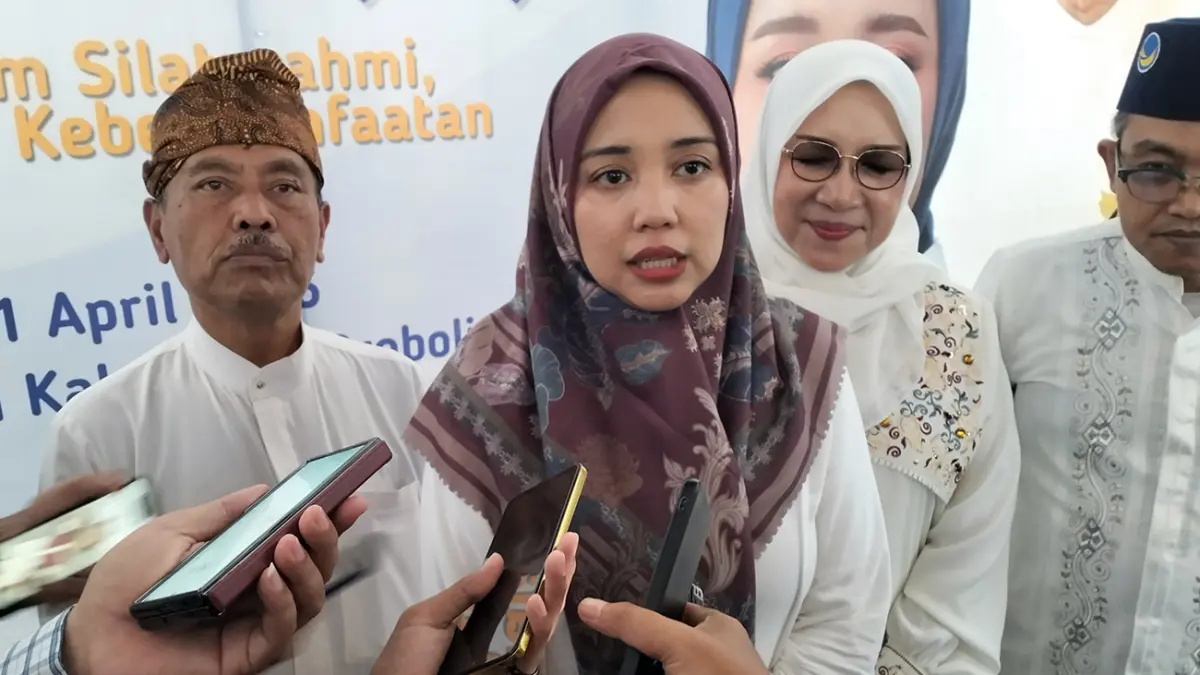 Anggota Komisi VIII DPR RI Dini Rahmania saat ditemui di kantor DPD Nasdem Probolinggo, Sabtu (11/4). Ia menyoroti wacana penerapan war tiket haji. (Achmad Arianto/ Radar Bromo)