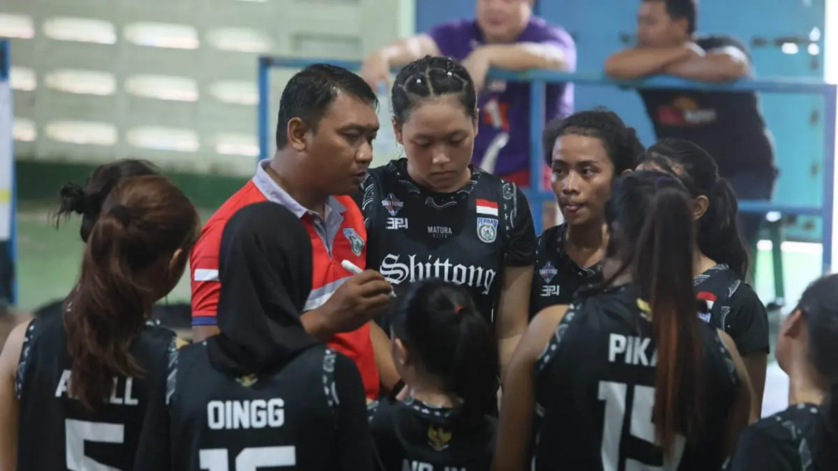 ANTARKLUB: Pemain klub Sittong Kraksaan saat tampil dalam Liga Bola Basket Jawa Timur 2026 Wilayah Timur Zona 4. (Istimewa)