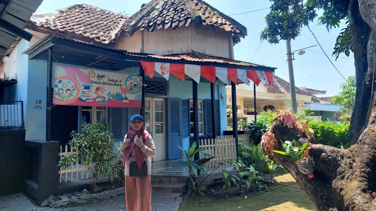 BERSEJARAH: Satu-satunya rumah yang dibangun saat zaman Belanda, dan bertahan hingga sekarang, nyaris tidak mengalami perubahan. (arif mashudi for jawa pos radar bromo)
