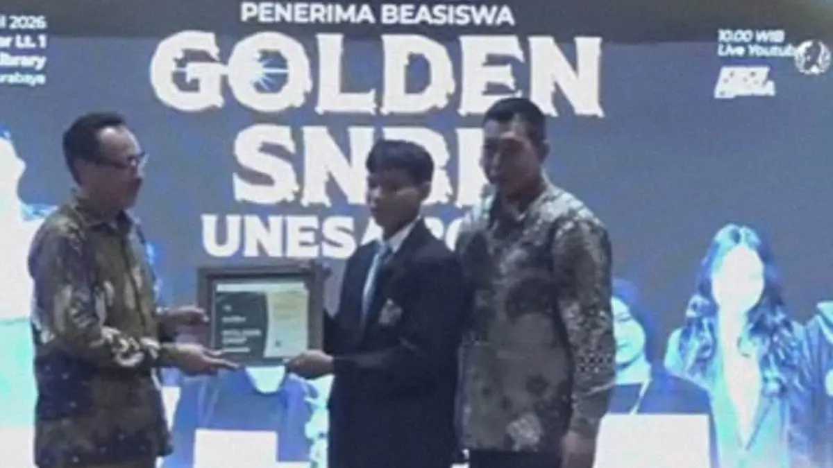 SENANG: Bomantara Bintang Prayuda, raih beasiswa Golden SNBP Unesa tahun 2026, Kamis (2/4). (foto: FPTI for Jawa Pos Radar Bromo)