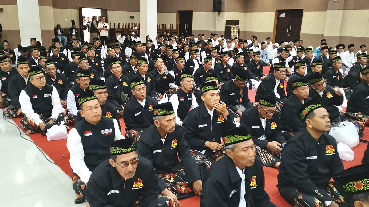 ANTUSIAS : Undangan Walimatus Safar Jamaah Haji 2026. (Foto: Achmad Arianto/Jawa Pos Radar Bromo)