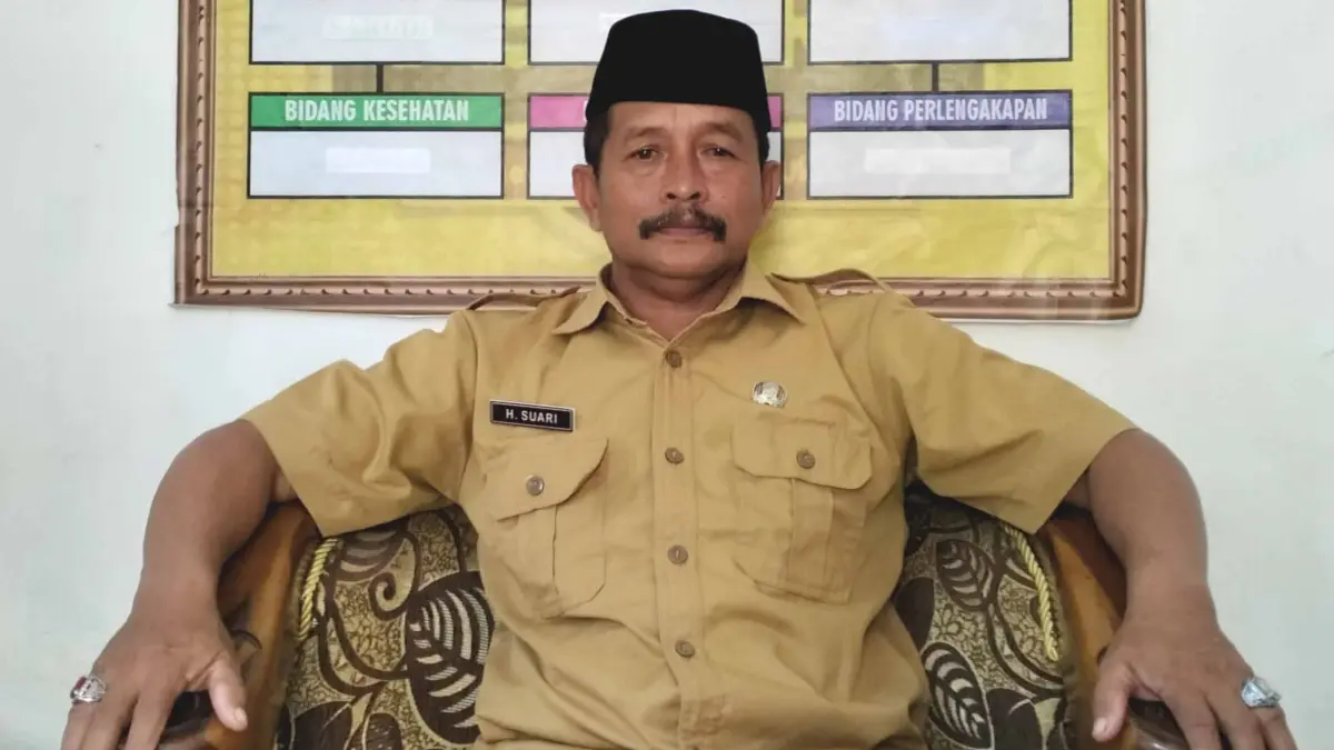 H. Suari, Kepala Desa Rejing (ACHMAD ARIANTO/JAWA POS RADAR BROMO)