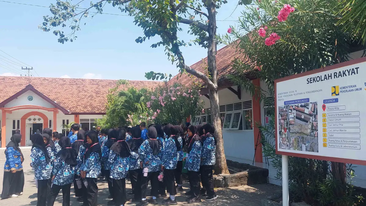 BELAJAR: Sejumlah siswa Sekolah Rakyat Terintegrasi 07 Kota Probolinggo, mengikuti kegiatan belajar mengajar. (ARIF MASHUDI/JAWA POS RADAR BROMO)