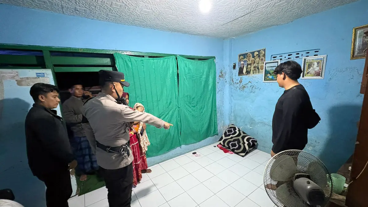 OLAH TKP: Petugas saat melakukan olah TKP aksi penyekapan di Desa Pulokerto, Kraton, Kabupaten Pasuruan. 