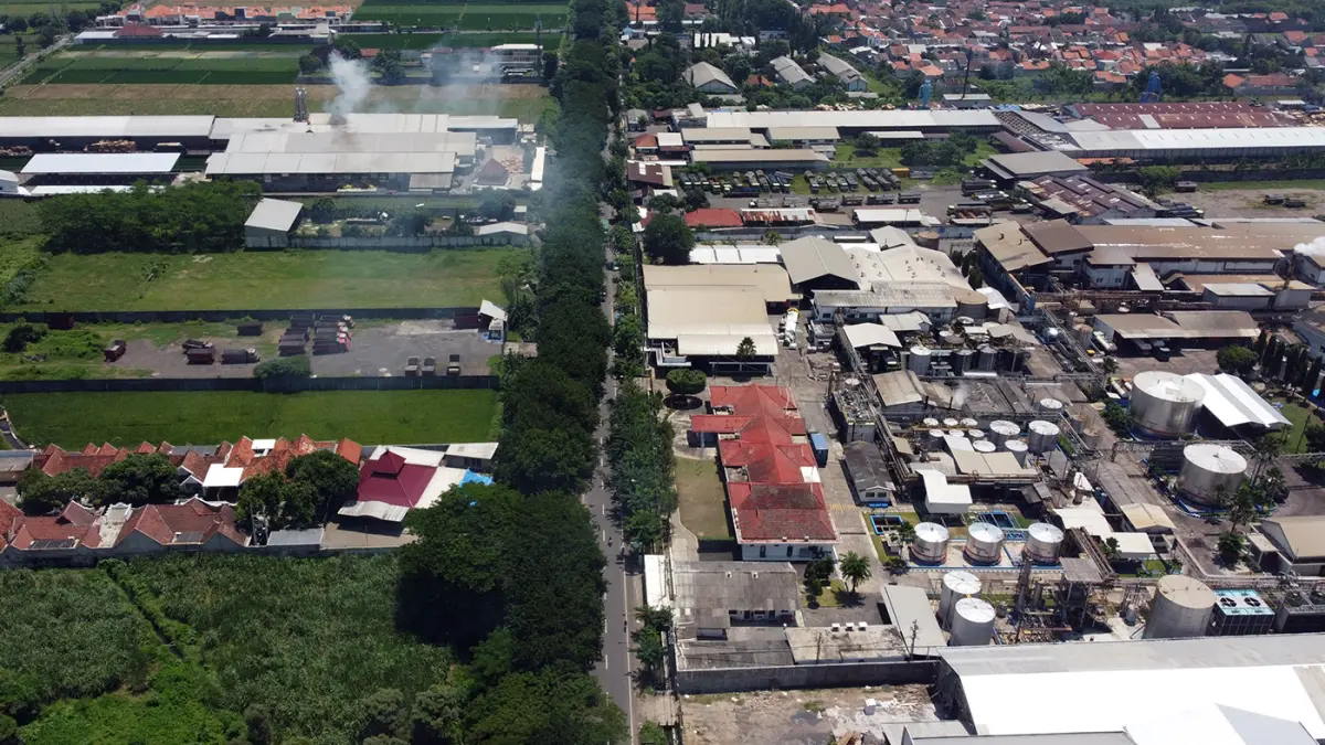 Kawasan Brantas yang jadi salah satu titik daerah industri di Kota Probolinggo saat dipotret dari udara. (Fahreza Nuraga/ Radar Bromo)