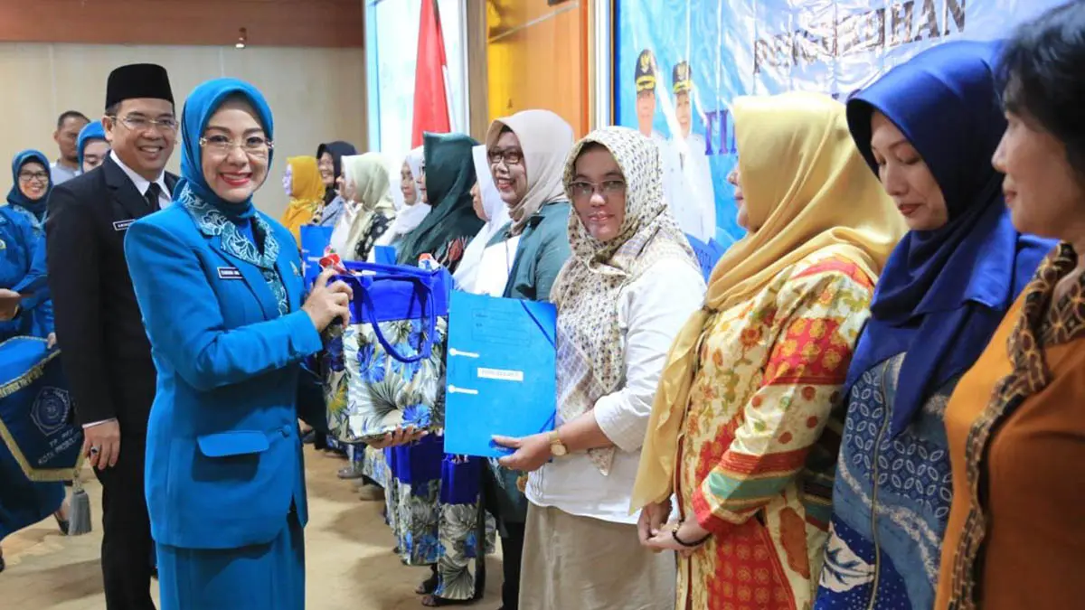 BUAH PERJUANGAN: Sebagai seorang wanita, Evariani Aminuddin percaya perempuan tak hanya sebagai pelengkap dan bisa berjuang layaknya kaum Adam. (Foto: dok Pribadi)