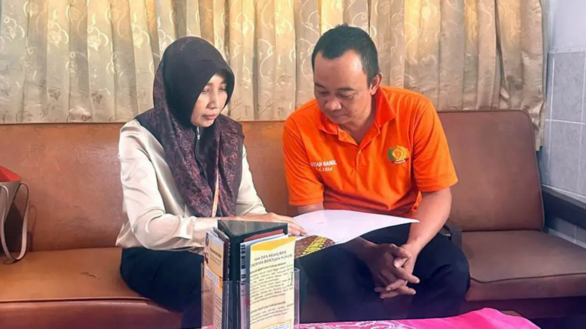 PENDAMPINGAN: Wiwik Tri Haryati, S.H., M.H. saat memberikan pendampingan hukum dalam sebuah persidangan. (Wiwik Tri Haryati for Radar Bromo)