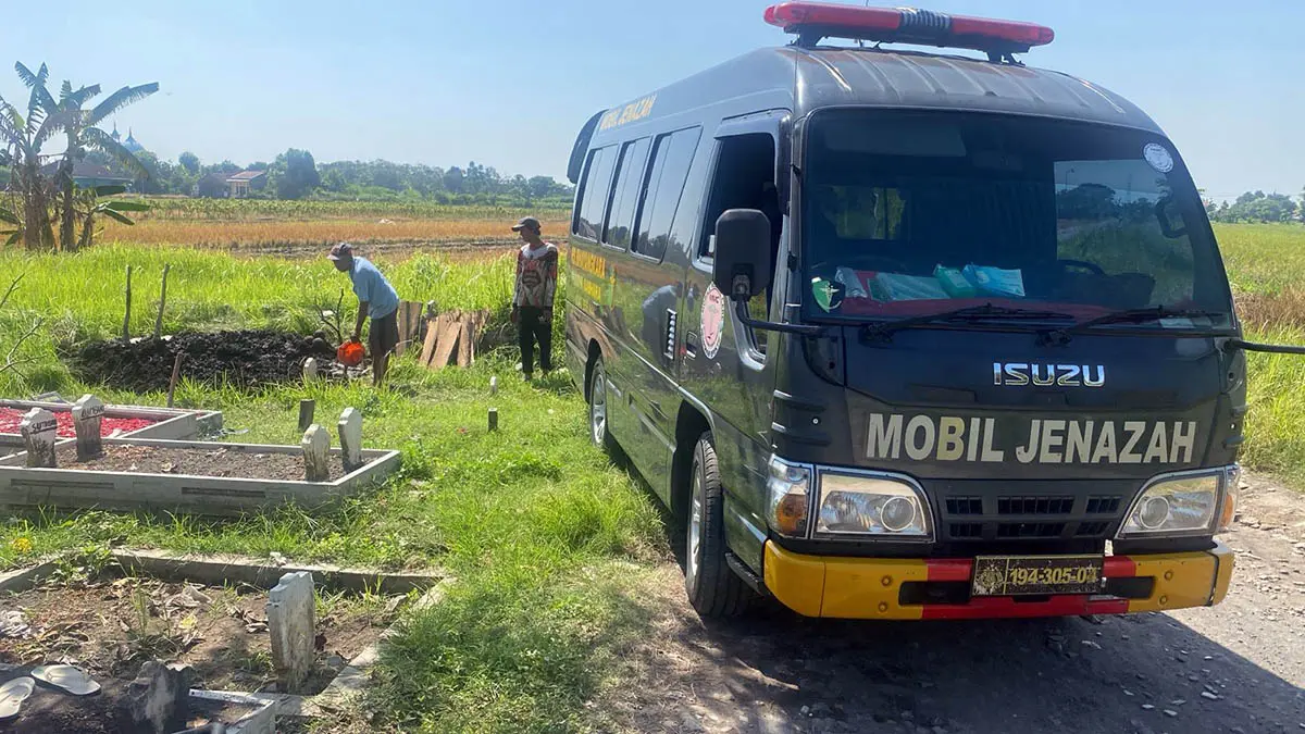 DIKEBUMIKAN: Jenazah korban Mrs X yang dikebumikan di Gempeng, Kecamatan Bangil, Kabupaten Pasuruan. Meski telah dimakamkan, polisi masih mendalami kasus ini. (Polres Pasuruan Kota for Radar Bromo)