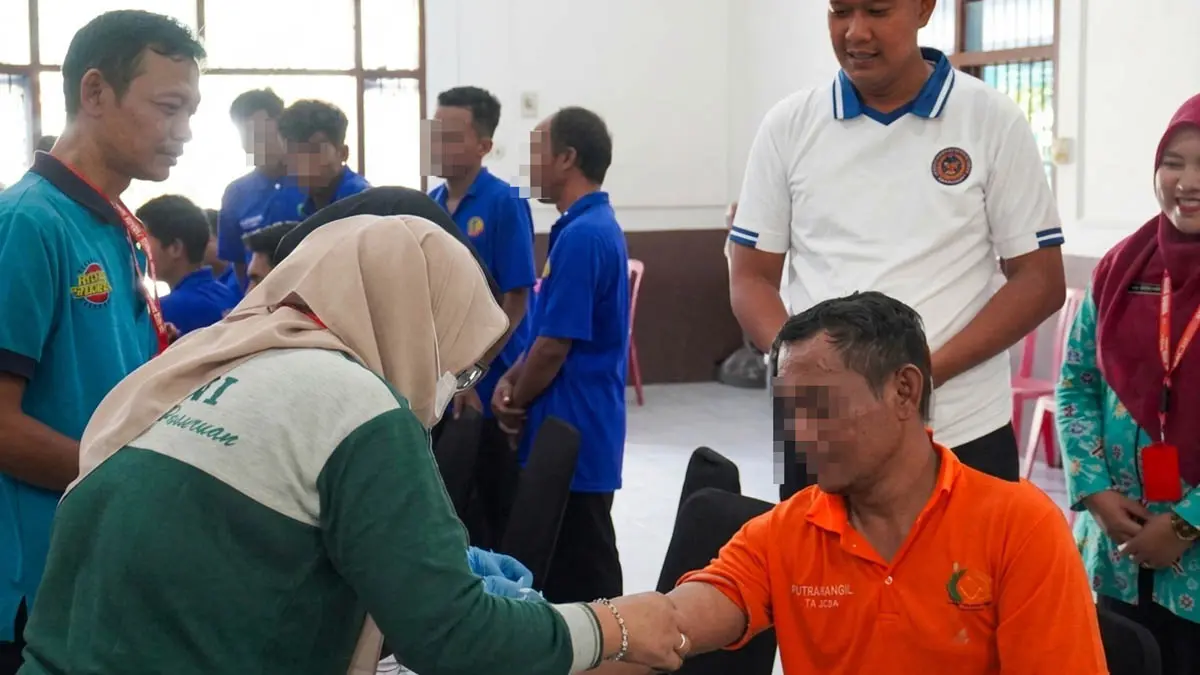 DITES: Sejumlah warga binaan Rutan Bangil saat mengikuti skrining untuk mendeteksi HIV/AIDS. (Rutan Bangil for Radar Bromo)