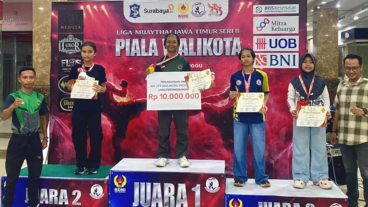 BIKIN BANGGA: Atlet muaythai yang meraih medali. Dalam ajang kejurprov muaythai akhir April lalu, kontingen Kabupaten Probolinggo meraih total Sembilan medali. (Foto: KONI Kabupaten Probolinggo for Jawa Pos Radar Bromo)