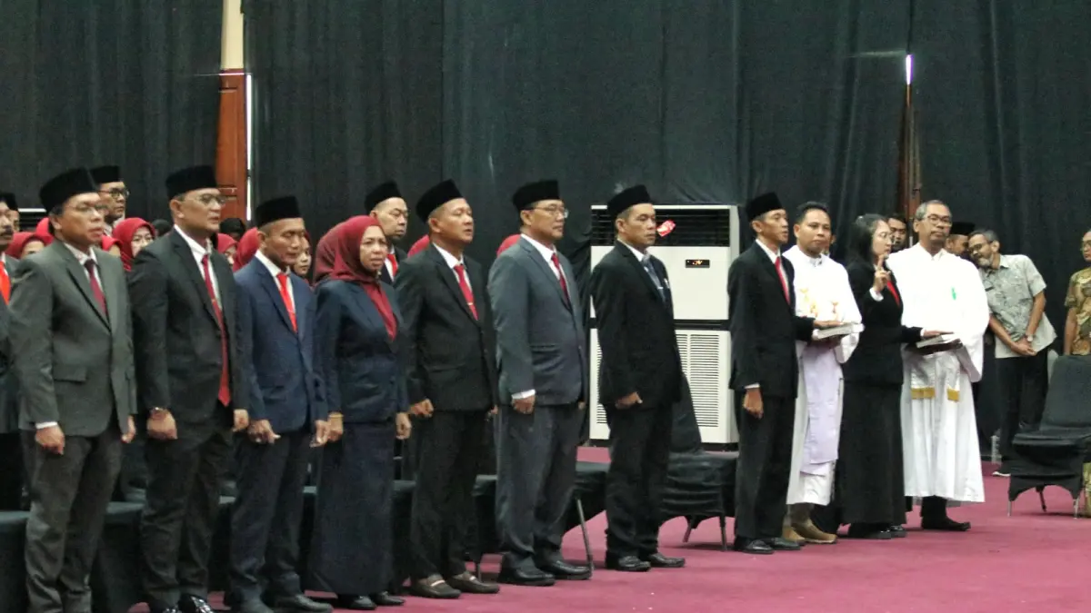 DILUKIR: Mutasi pejabat Pemkot Pasuruan yang digelar Kamis (30/4) di Gedung Kesenian. Salah satunya posisi Sekda Kota Pasuruan. (dok Jawa Pos Radar Bromo)