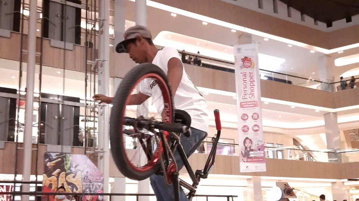 POTENSIAL: Salah satu atlet BMX Kabupaten Pasuruan ketika berlatih. Selain BMX, ada empar induk organisasi olahraga yang dipinang Komite Olahraga Masyarakat Indonesia dan akan diikutkan di ajang Festival Olahraga Provinsi. (Foto: dok Jawa Pos Radar Bromo)