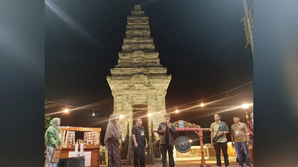 
RUANG EKSPRESI: Kepala Disdikdaya Kabupaten Probolinggo Hary Tjahjono dalam peresmian Aksi Pesona di Gerbang Wisata Sukapura (GWS). (Foto : Korwil Sukapura For Jawa Pos Radar Bromo)
