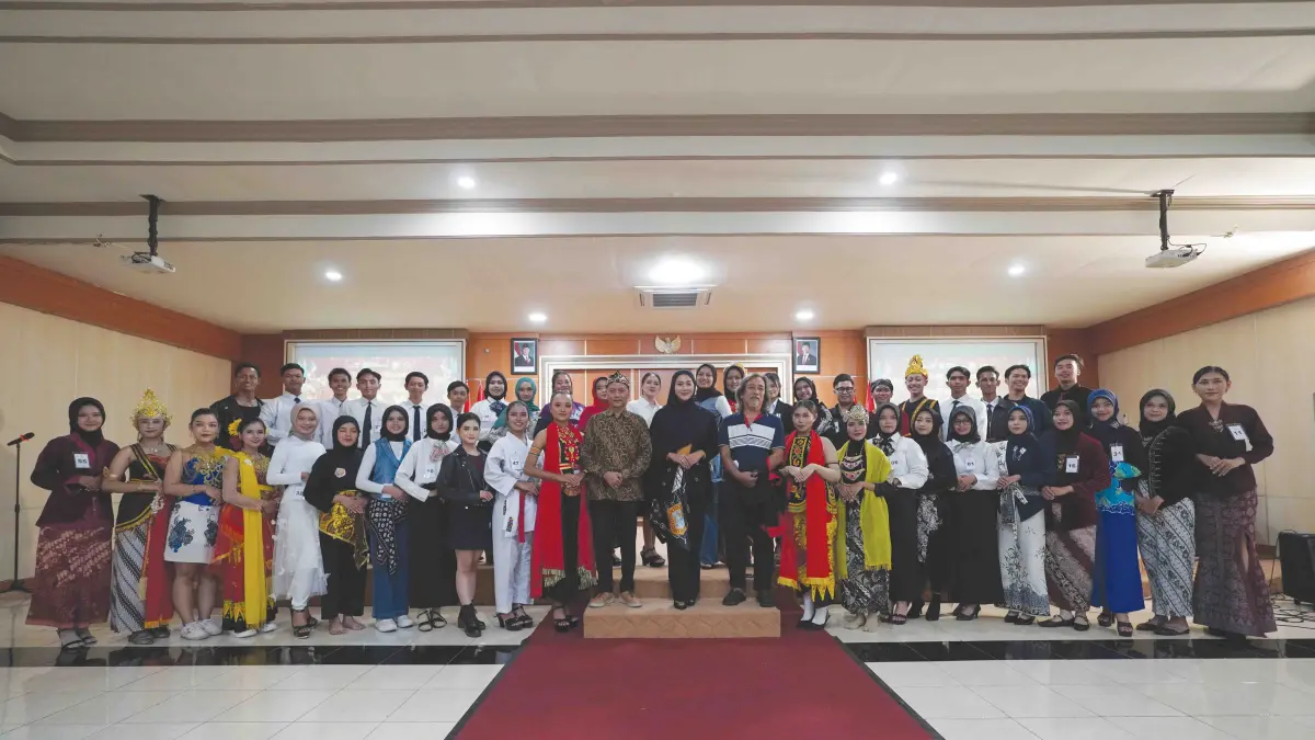 SELEKSI: Puluhan peserta seleksi Duta Wisata Kang dan Yuk Kota Probolinggo Tahun 2026 mengikuti sejumlah tes di Puri Manggala Bakti, Pemkot Probolinggo, Sabtu-Minggu (2-3/5). (FAHREZA NURAGA/JAWA POS RADAR BROMO)