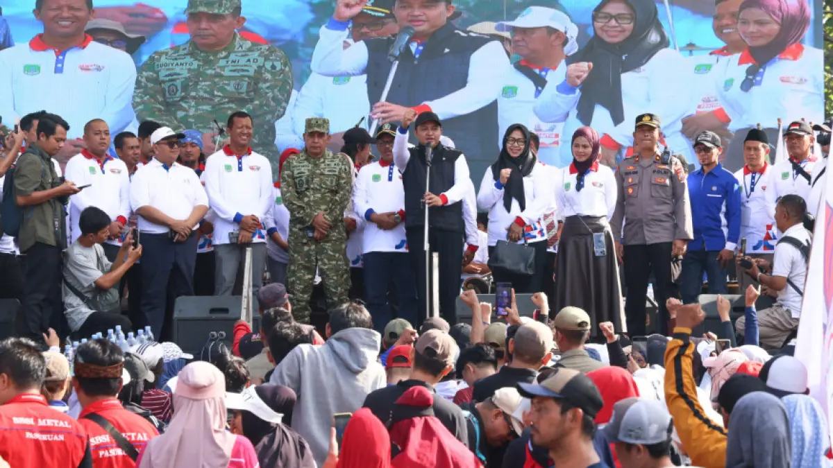 SINERGITAS : Bupati Mas Rusdi turut hadir di tengah-tengah peserta Mayday 2026. (Foto: Pemkab pasuruan for Jawa Pos Radar Bromo)