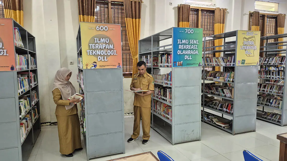 JENDELA ILMU: Kondisi Perpusda Sekargadung yang kerap menjadi jujukan pengunjung untuk berdatangan. (Fahrizal Firmani/Radar Bromo)