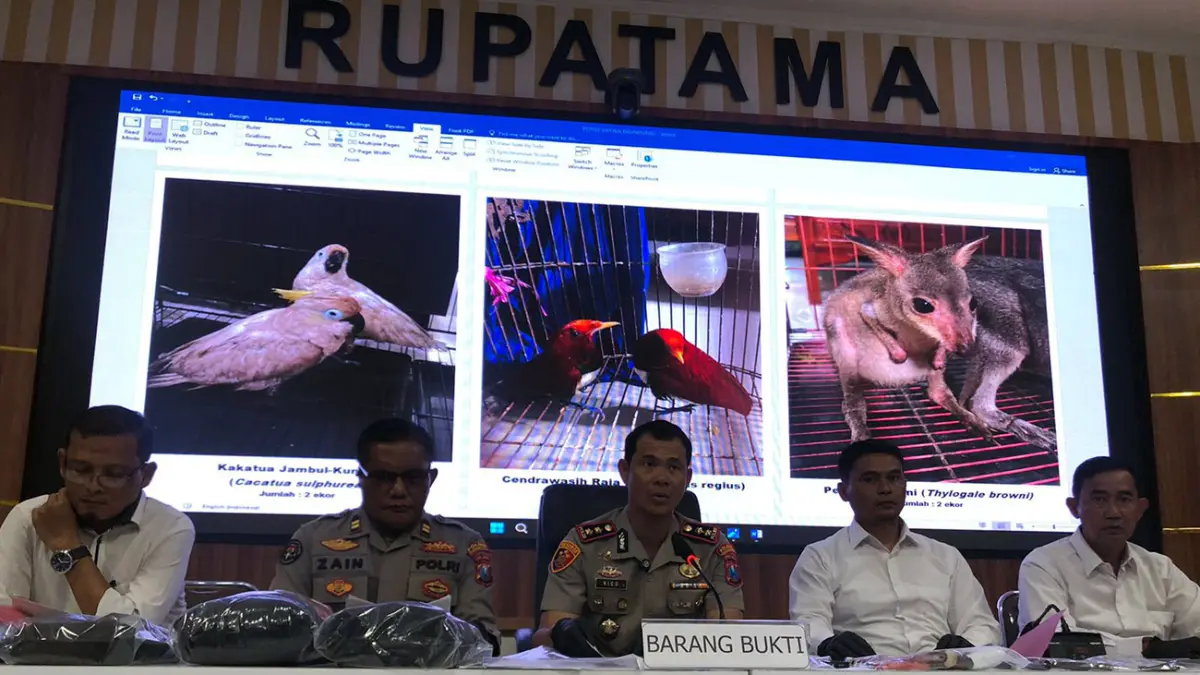RILIS: Kapolres Probolinggo Kota, AKBP Rico Yumasri saat melakukan pers rilis di Ruang Rupatama, Polres Probolinggo Kota, Senin (4/5). (Inneke Agustin/ Radar Bromo)