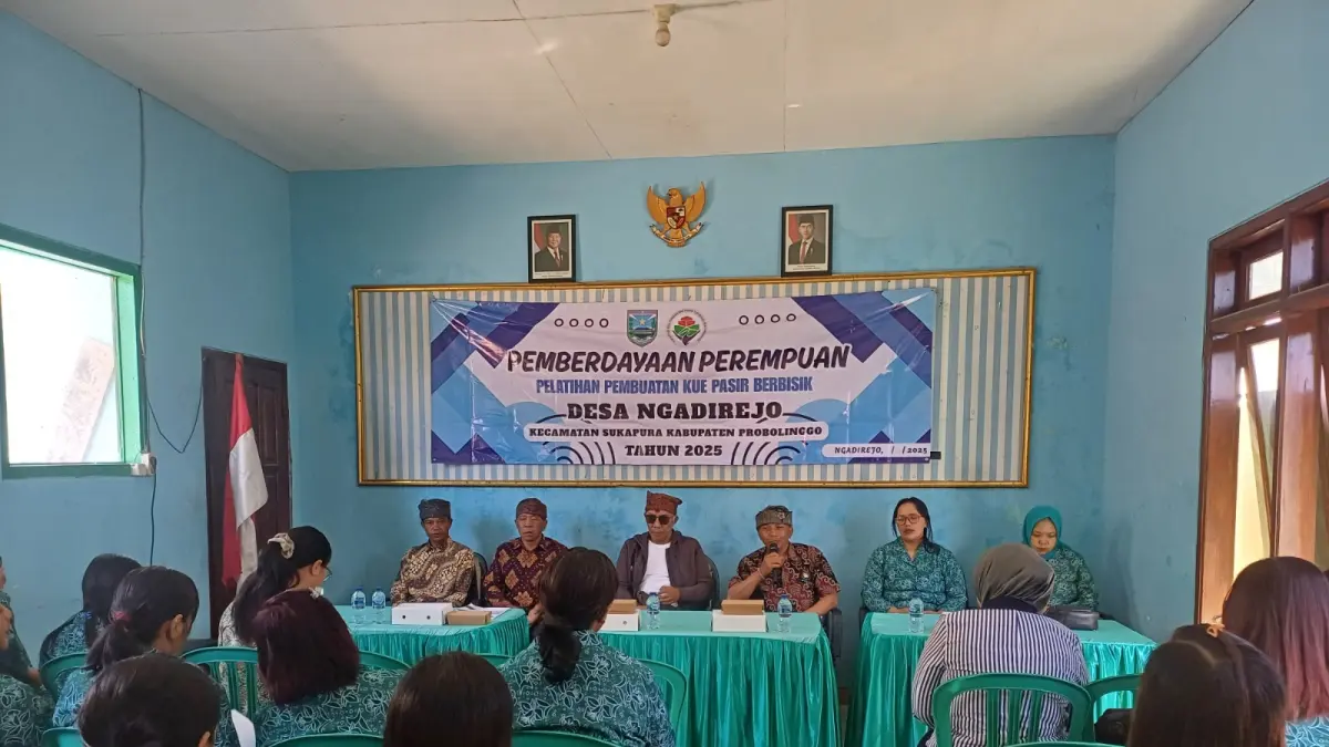 PELATIHAN: Sejumlah warga mengikuti pelatihan pembuatan kue rambutan di Desa Ngadirejo, Kecamatan Sukapura. INNEKE AGUSTIN/Jawa Pos Radar Bromo