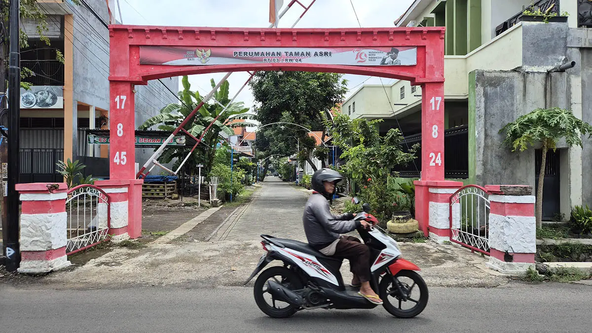 TANGGUNGAN PEMKOT: Salah satu perumahan di Kota Pasuruan yang telah diserahkan ke pemkot. Dengan begitu, fasum setempat akan dikelola pemkot. Sayangnya, masih banyak perumahan yang belum melakukan. (Dokumen Radar Bromo)