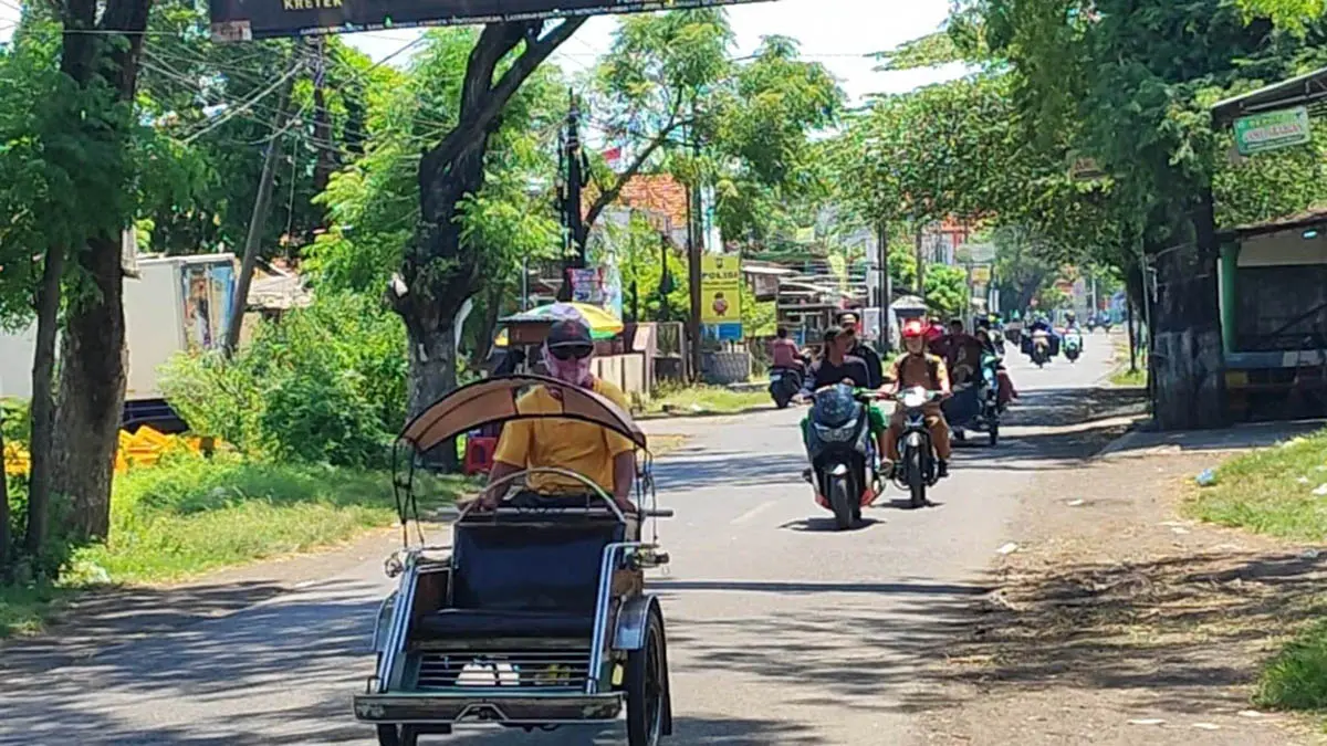 TKP: Jalan di Lekok yang diduga menjadi lokasi penjambretan. (Fuad Alyzen/Radar Bromo)