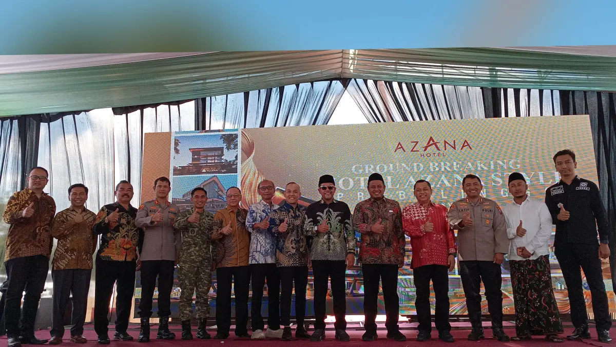 LAUNCHING: Bupati Probolinggo dr. Mohammad Haris dan Wabup Fahmi AHZ  foto bersama Sesaat setelah Launching Ground Breaking Azana Style Hotel Probolinggo. (Foto : Didik Purwanto/Jawa Pos Radar Bromo)