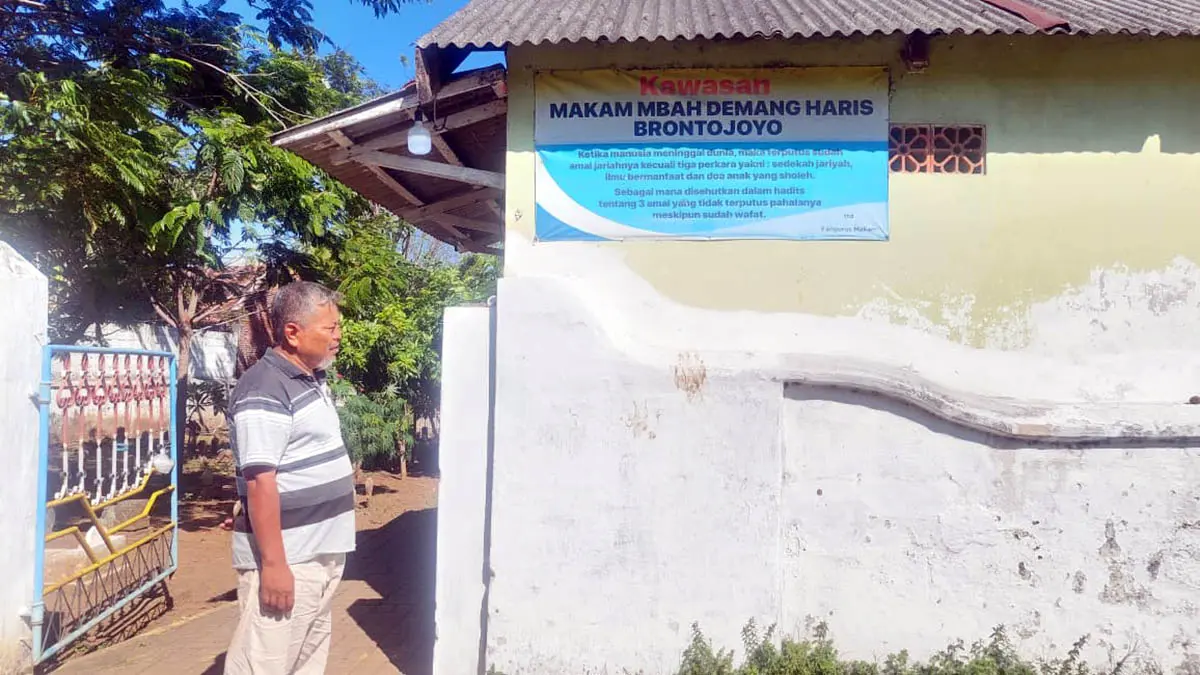 KAROMAH: Keberadaan makam Kiai Mbah Demang Haris Brontojoyo yang sosoknya dikenal memiliki karomah. (Arif Mashudi/Radar Bromo)