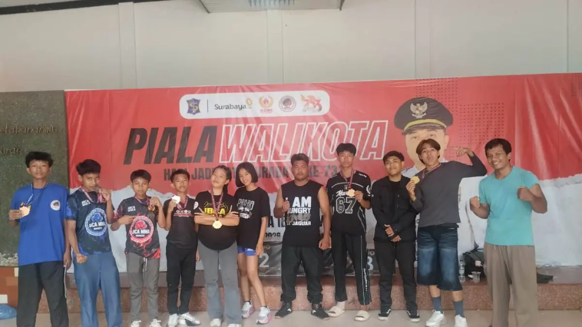 PETARUNG: Atlet IBCA MMA Kabupaten Probolinggo yang sukses meraih delapan medali dalam Kejurprov Jatim IBCA MMA Piala Wali Kota Surabaya. (Foto: Istimewa)