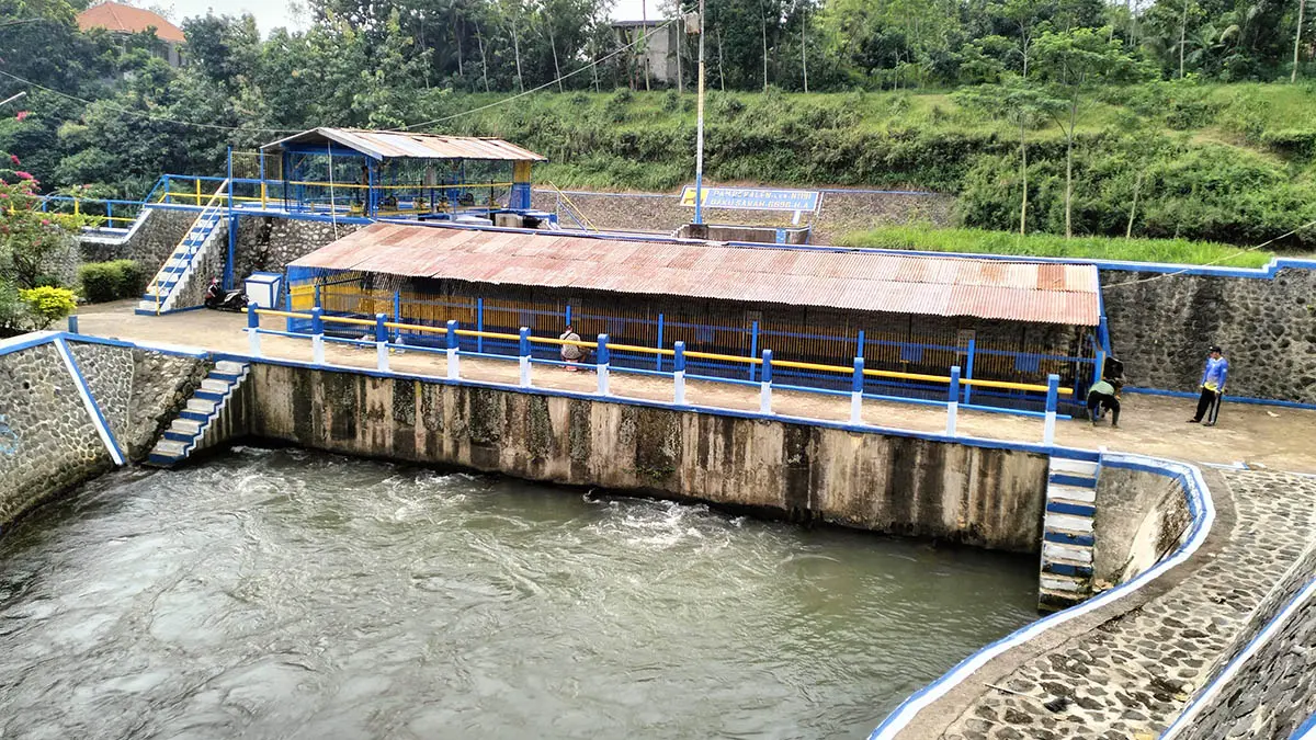 MASIH BERFUNGSI: Dam yang dibangun era kolonial Belanda tersebut masih difungsikan untuk irigasi. Terutama untuk pertanian di wilayah Kecamatan Maron, Pajarakan, Banyuanyar, Gending, dan Tegalsiwalan, Kabupaten Probolinggo. (Achmad Arianto/Radar Bromo)