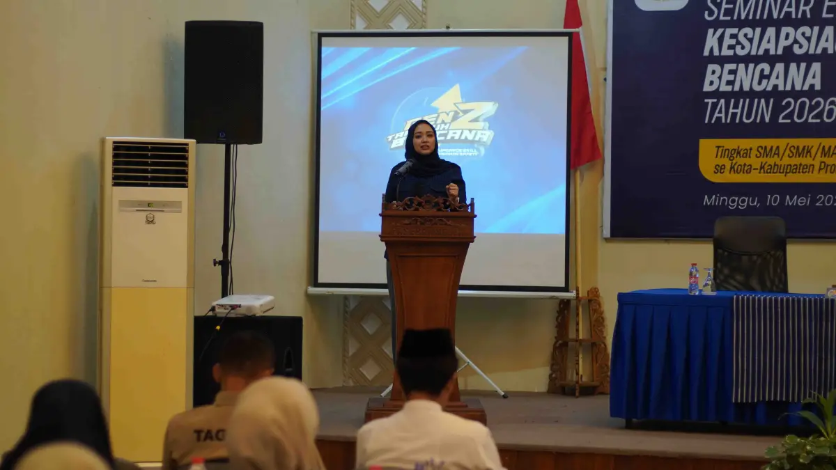 SAMBUTAN: Anggota Komisi VIII DPR RI &nbsp;Dini Rahmania memberi sambutan dalam acara Gen Z Tangguh Bencana di Bale Hinggil, Kota Probolinggo, Minggu (10/5). (FAHREZA NURAGA/JAWA POS RADAR BROMO)