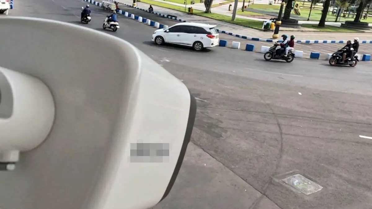 PENGAWAS: Keberadaan CCTV di salah satu sudut Kota Pasuruan. Keberadaan CCTV diperlukan, untuk meningkatkan pengawasan dan mencegah aksi kriminalitas. (Dokumen Radar Bromo)