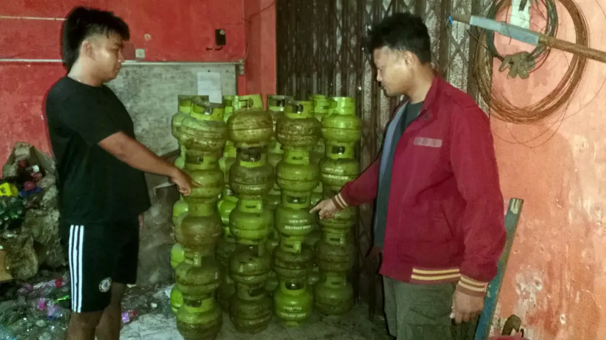 BARANG BUKTI: Tumpukan tabung elpiji melon saat diamankan petugas. 