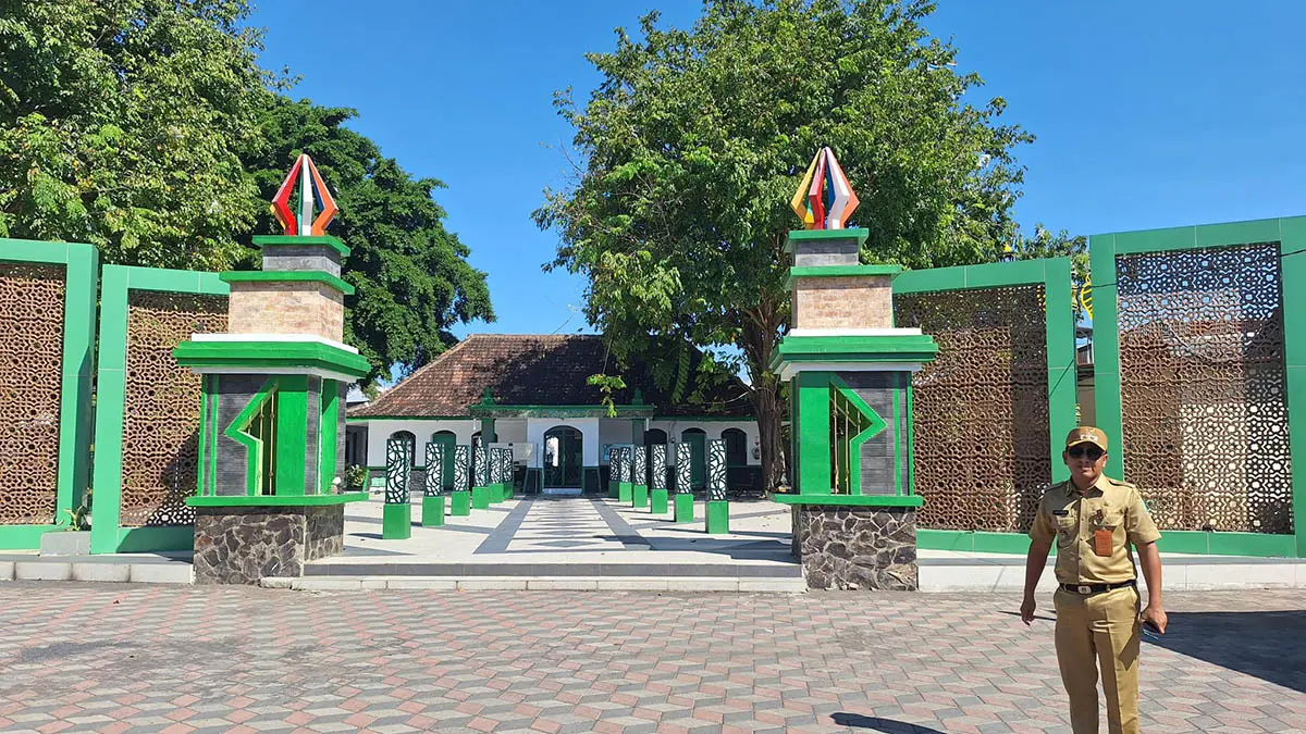 MENAWAN: Kawasan Bendomungal di Kecamatan Bangil, Kabupaten Pasuruan, yang tak lagi menampakkan kesan angker dengan sejumlah pembangunan yang direalisasikan. (Muhamad Busthomi/Radar Bromo)