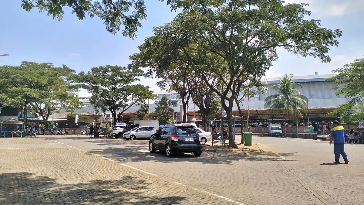 PENYOKONG: Area parkir Pasar Wisata Cheng Hoo Pandaan yang menjadi salah satu penyokong pendapatan daerah dari sektor parkir khusus. (Rizal Syatori/Radar Bromo)