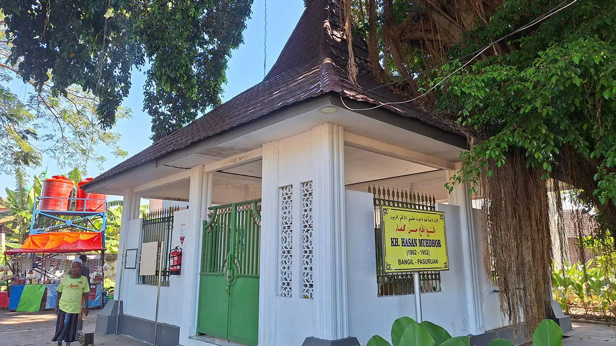 RELIGI: Tak hanya berkaitan dengan pohon bendo, di wilayah Bendomungal, banyak makam-makam ulama yang menjadikan kawasan setempat, jujukan wisata religi. (Muhamad Busthomi/Radar Bromo)