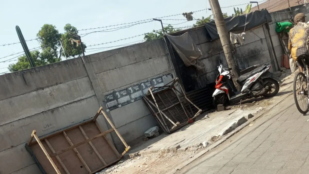 LOKASI PARKIR: Parkiran di sisi utara Pasar Besar Kota Pasuruan, tempat korban Rahmad, 27, memarkir motornya, Senin (18/5) sebelum hilang. Diduga motor hilang dicuri.