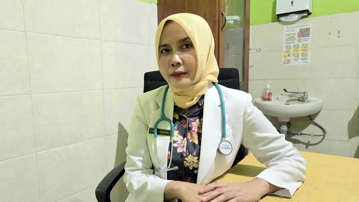 PEDULI: Kepala Puskesmas Kejayan, dr. Halifah Wijaksari Akbaryanti berkomitmen untuk memberikan pelayanan maksimal kepada masyarakat. (Puskesmas Kejayan for Radar Bromo)