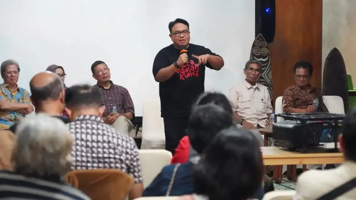Sutradara film Pesta Babi Dandhy Dwi Laksono menggelar nobar dan diskusi bersama masyarakat sipil dan tokoh nasional.