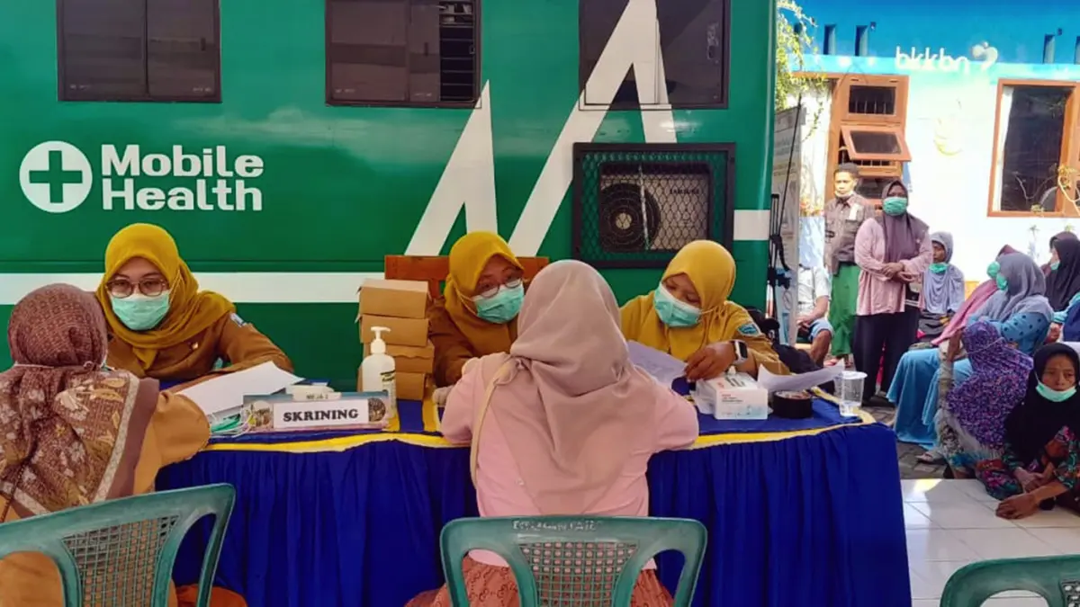 SKRINING : Petugas melakukan skrining Active Case Finding (ACF) TBC di Kecamatan Bantaran beberapa waktu lalu.