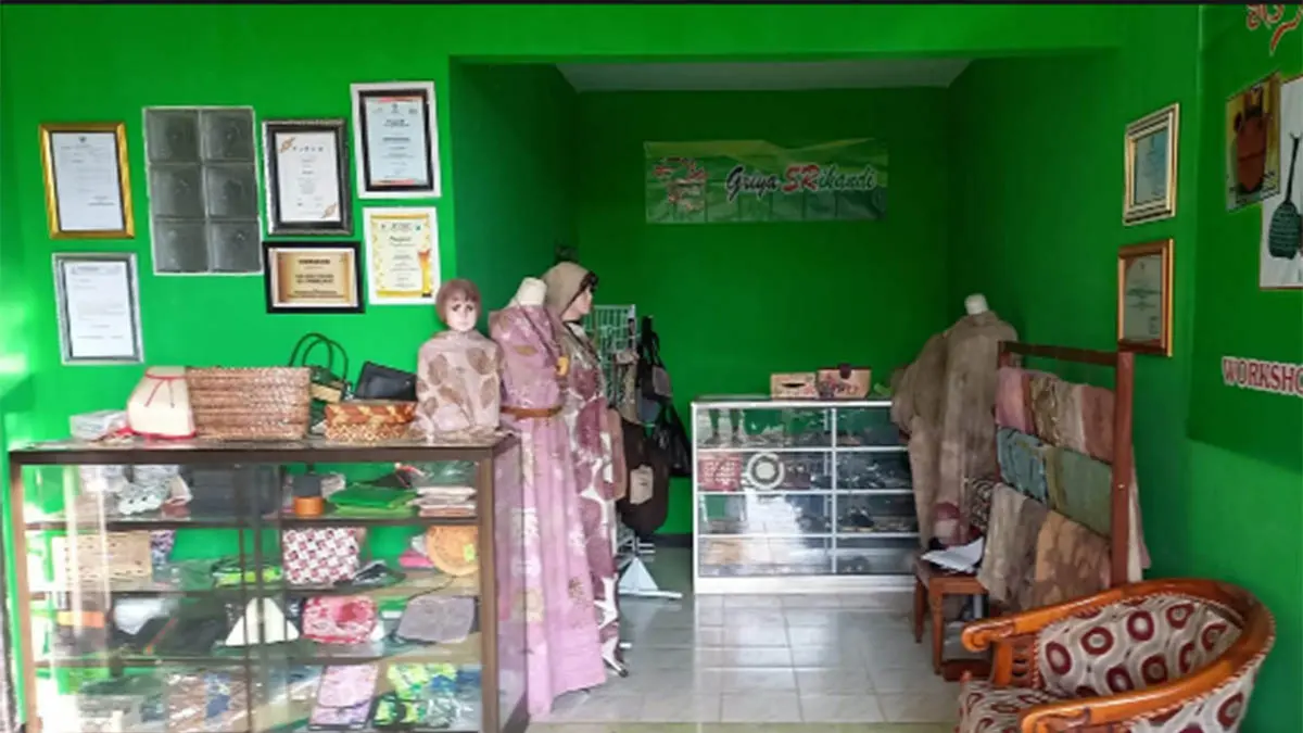 GRIYA: Inilah Griya Srikandi, menyediakan berbagai produk kerajinan tangan ramah lingkungan, pesan souvenir cukup hubungi 0852357023423. (Foto: Istimewa)
