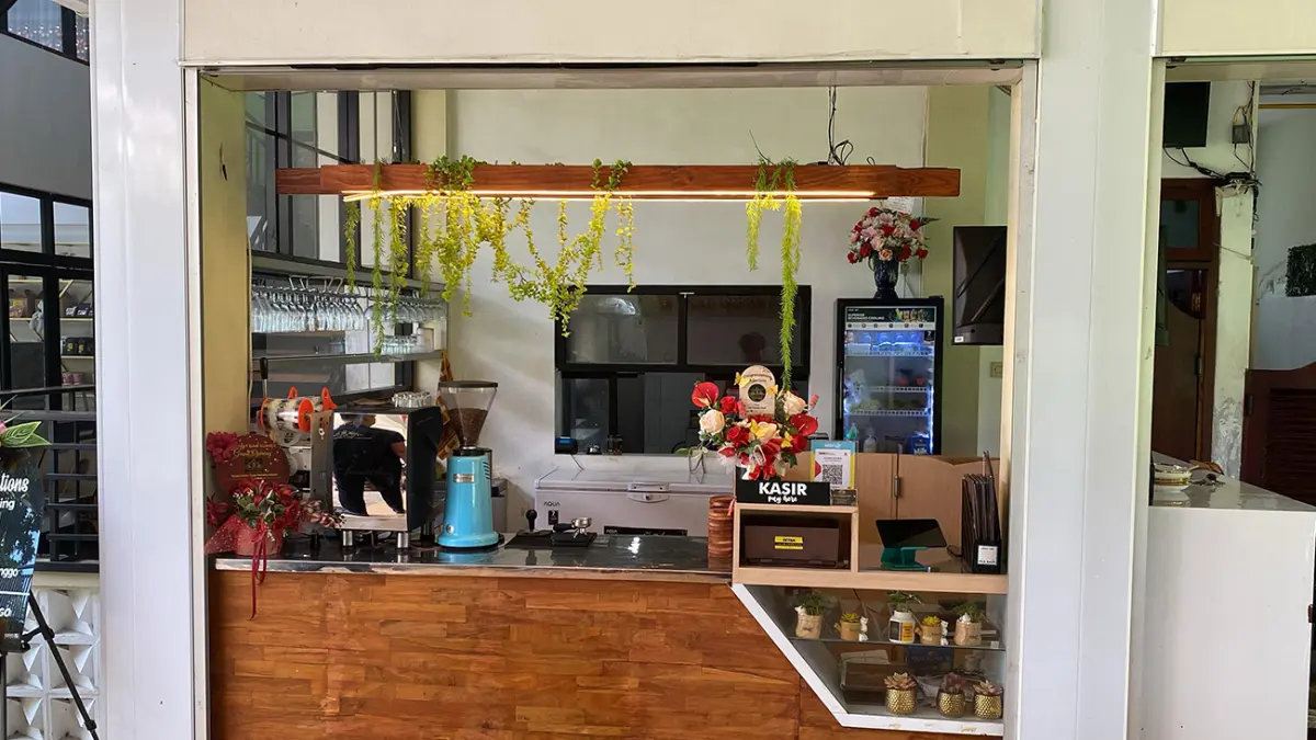 BERKELAS: Ayo Renne Cafe & Resto juga dilengkapi Coofee bar