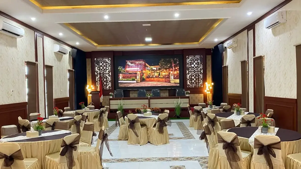HALL: Selain cafe dan resto, Ayo Renne juga memiliki fasilitas hall yang dilengkapi videotron.