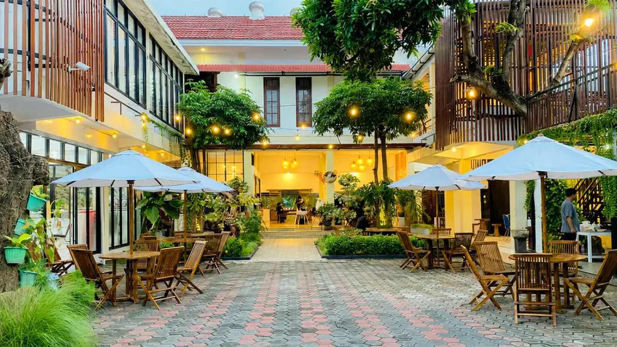 ISTIMEWA:  Ayo Renne Cafe & Resto menghadirkan suasana elegan dan cita rasa istimewa dalam satu tempat. 